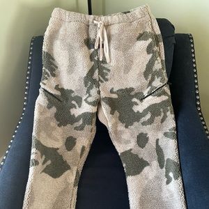 Fear of God ESSENTIALS Fleece Camouflage Joggers